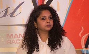 עיתונאית ראנה איוב (צילום: Satdeep Gill CC BY-SA 4.0, ויקיפדיה)