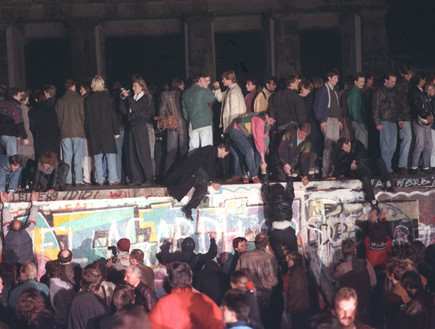 נפילת חומת ברלין (צילום: רויטרס, רויטרס_)