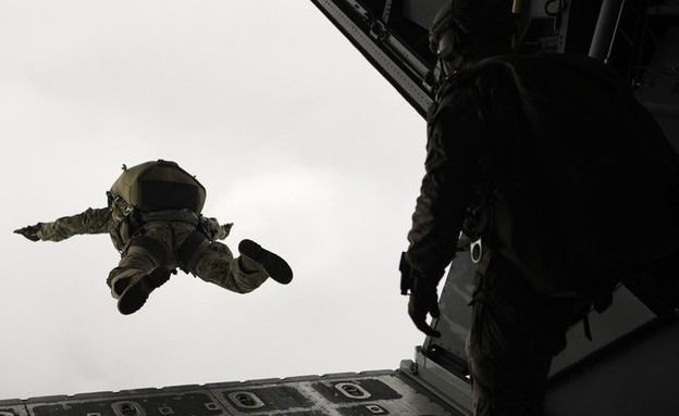 אימון צניחה  (צילום: חיל אוויר ארה