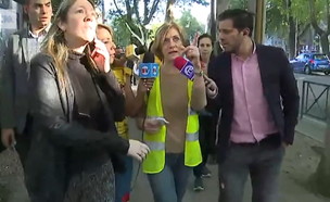 ראשת עיר בצ'ילה בורחת באמצע הראיון 