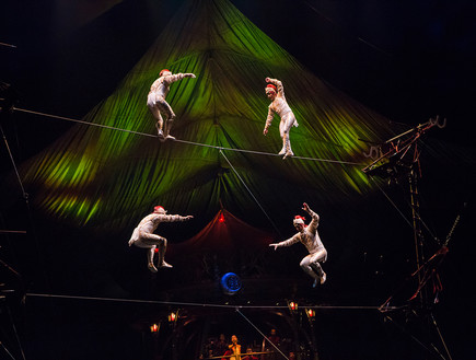 סירק דה סוליי (צילום: Matt Beard Costumes Marie-Chantale Vaillancourt ©2012 Cirque du Soleil1)