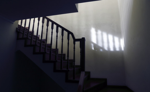 מדרגות חשוכות ומפחידות (צילום: By Zacarias Pereira da Mata, shutterstock)