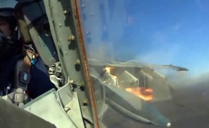 ירי ממטוס קרב רוסי מעיני הטייס (צילום: tvzvezda.ru)