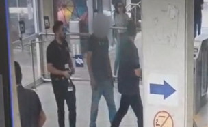 החשוד בהטרדה מינית שנעצר בתחנת הרכבת בנתניה (צילום: מצלמות אבטחה)