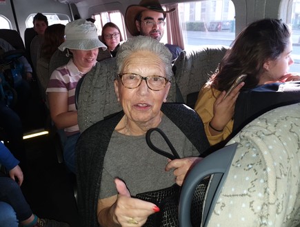 סמדר שיף, גימלאית, 75, נוסעת באוטובוס בשבת (צילום: החדשות 12, החדשות12)