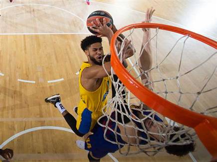 דורסי עוד ניסה לשמור על מכבי במשחק (getty)