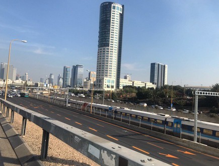 חסימות באיילון דרום בתל אביב בעקבות מחאת האופנועני (צילום: החדשות12)