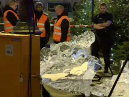 פסל קרח של סנטה קלאוס נפל על פעוטה (צילום: Police grand-ducale, יוטיוב\L'essentiel)