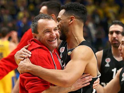 לוקט וחומסקי. האס של קטש (אלן שיבר)