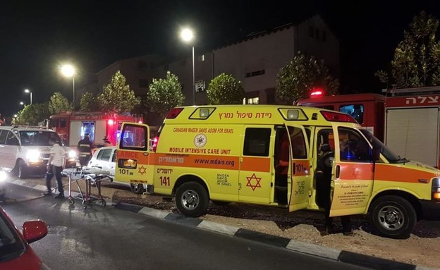 גבר נפגע באורח אנוש בשרפה בירושלים‎ (צילום: תיעוד מבצעי מד"א)
