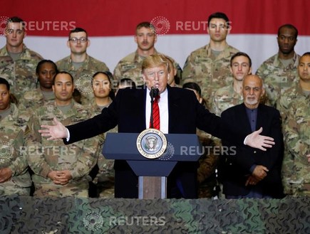 טראמפ בביקור באפגניסטן (צילום: reuters)