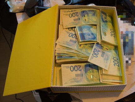 הכסף שנתפס בחקירת ההימורים (צילום: דוברות המשטרה)