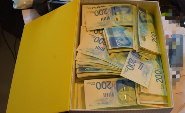 הכסף שנתפס בחקירת ההימורים (צילום: דוברות המשטרה)