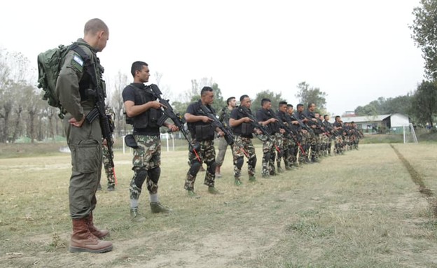 אימון משותף עם צבא נפאל (צילום: מערך קשרי החוץ)