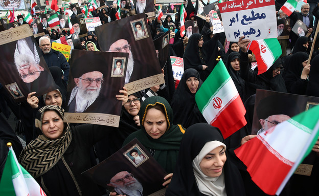 המפגינים בעד הממשל בטהרן (צילום: רויטרס_)