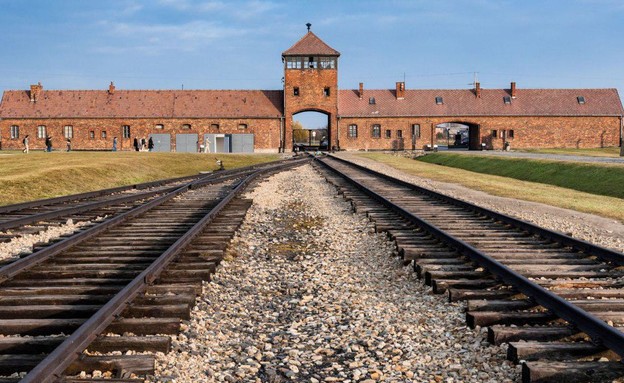 מחנה ההשמדה אושוויץ  (צילום: SKY NEWS)