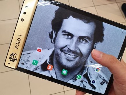 הטלפון של רוברטו אסקובר (צילום: Escobar Inc)