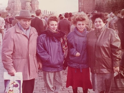 ריטה חייקין ומשפחתה לפני העלייה לישראל