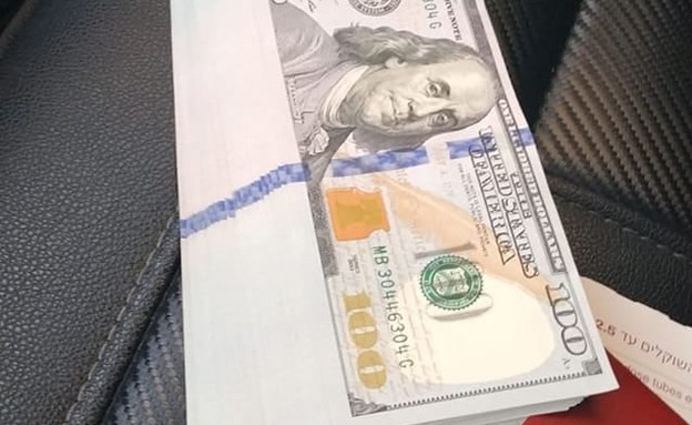 נהג מונית מצא מאות דולרים (צילום: משה ברקת)