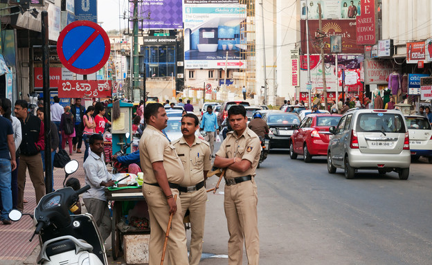 שוטרים בהודו (צילום:  Elena Odareeva, shutterstock)