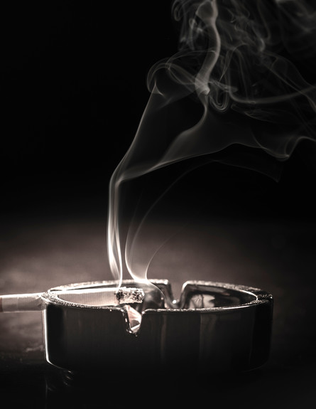 בלי סיגריות, מאפרה