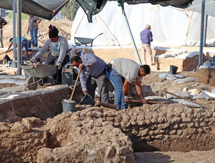חפירה ארכיאולוגית באשקלון (צילום: ענת רסיוק, רשות העתיקות)