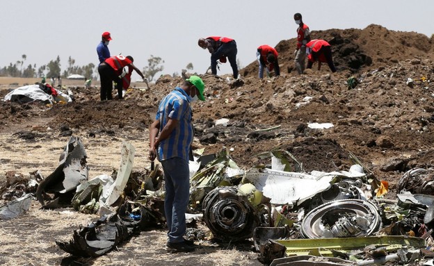 התרסקות מטוס בואינג 737 מקס באתיופיה ליד אדיס אבבה (צילום: sky news)