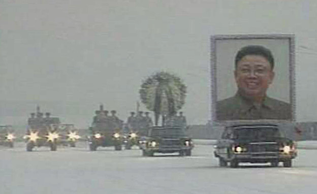 קים ג'ונג איל הולך לעולמו, קים ג'ונג און ממונה במק (צילום: Christine and Steve Tan, reuters)