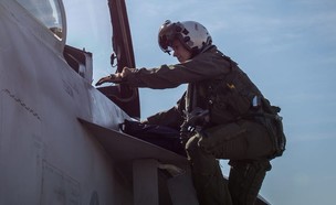 טייסת הצי בפעילות (צילום: US Navy/MCS 3rd Class Mark Thomas Mahmod)