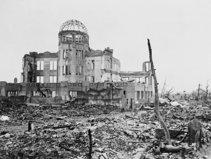 בניין אחרי פצצת אטום (צילום:  Everett Historical | shutterstock)