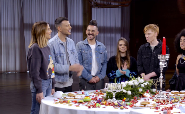 רותם ואסי חוגגים חנוכה עם איתי