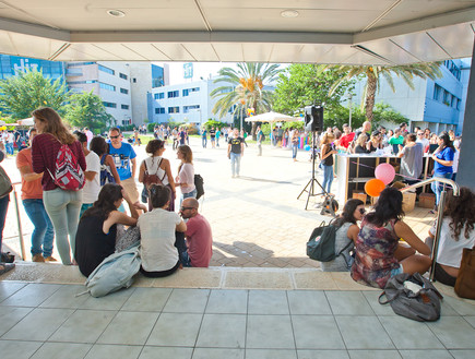 סטודנטים ברחבה