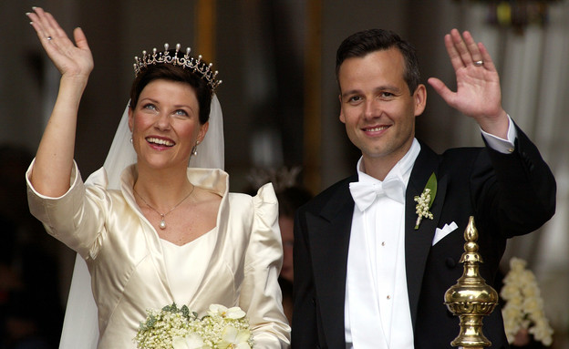 ארי בן ומרתה לואיז, נסיך ונסיכת נורווגיה, בחתונתם ב-2002 (צילום: רויטרס_)