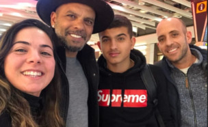 אייל גולן עם המשפחה בשדה התעופה, דצמבר 2019 (צילום: צילום פרטי)