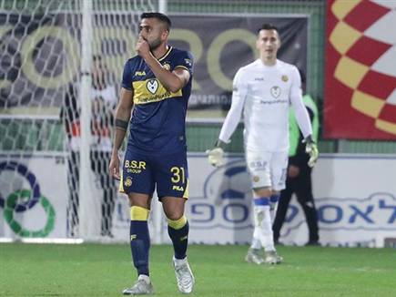 שחר פיבן עם שער עצמי אומלל ביותר השווה (דני מרון)