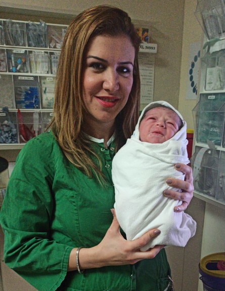 תינוק ראשון ב-2020 בבית חולים מעייני הישועה (צילום:  יח