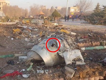 מנוע המטוס האוקראיני שהתרסק בטהראן (צילום: isnaphoto)