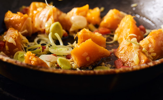 מוסיפים את הדלורית למחבת