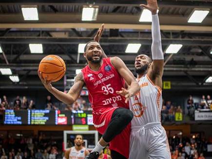 תומאס, המצטיין האמיתי (FIBA) (צילום: ספורט 5)