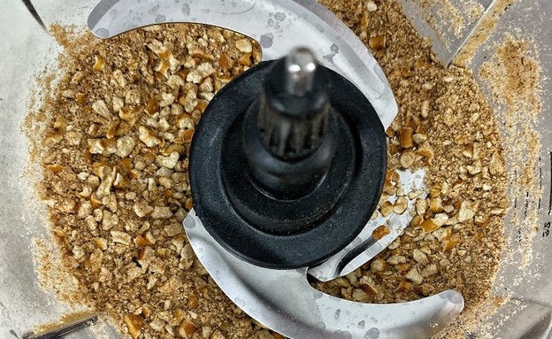 שניצל בציפוי בייגלה - בייגלה טחון עם אבקת שום