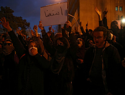 הפגנות בטהרן אחרי הפלת המטוס ‎ (צילום: רויטרס_)