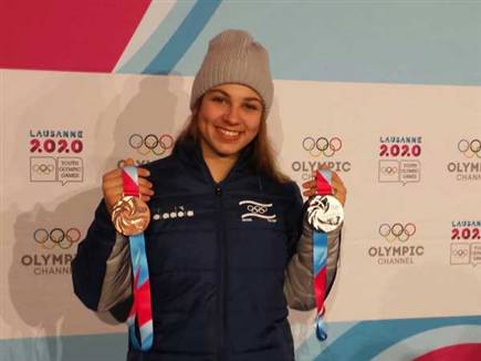 סזולוס עם המדליות שהשיגה (באדיבות הוועד האולימפי בישראל) (צילום: ספורט 5)