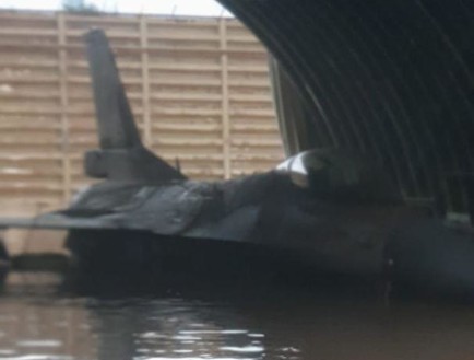 המטוס שנפגע מהצפה