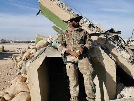 הלוחמים האמריקניים הסתתרו בבונקרים מתקופת סדאם (צילום: CNN)