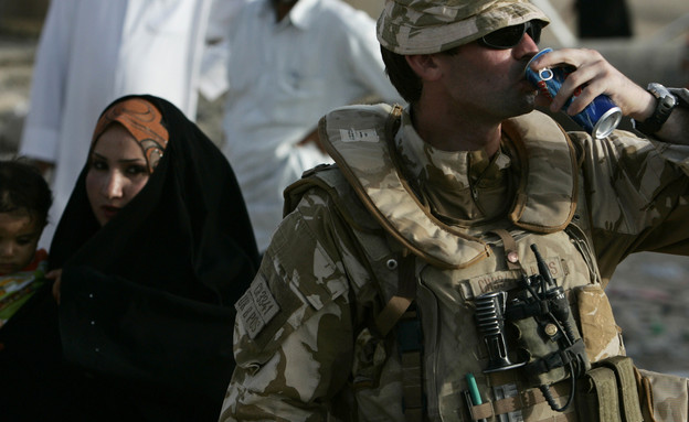 חייל בריטי במזרח התיכון (צילום: רויטרס_)
