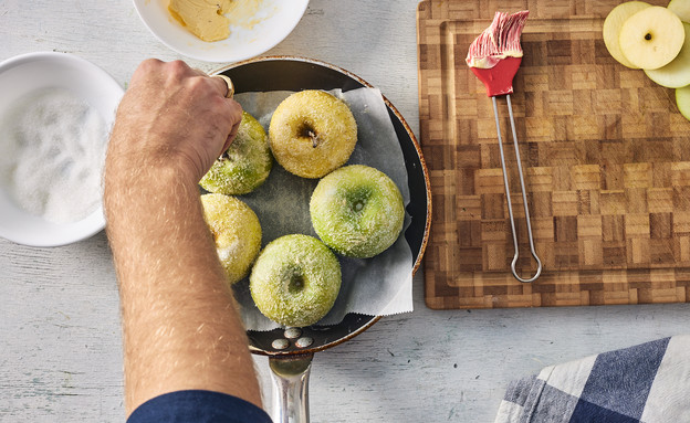 ומפזרים סוכר מכל הכיוונים