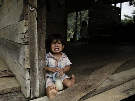 תינוק בכפר המרוחק (צילום: AP)