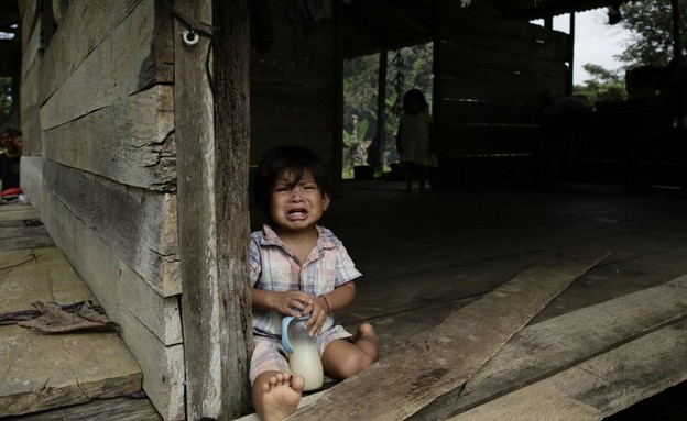 תינוק בכפר המרוחק (צילום: AP)