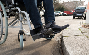 כיסא גלגלים (צילום: Andrey Popov, shutterstock)