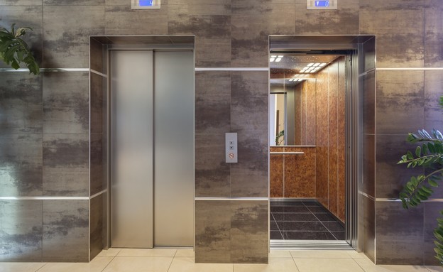 מעליות בבניין (צילום: Edvard Nalbantjan, shutterstock)